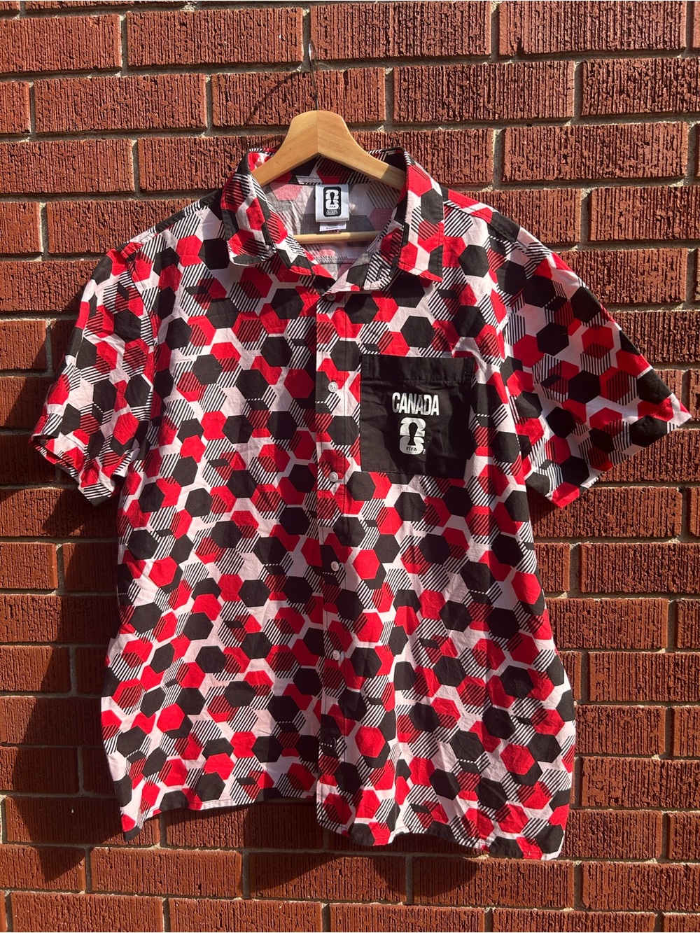 FIFA Canada Soccer Official Licensed Button-Up Shirt XL